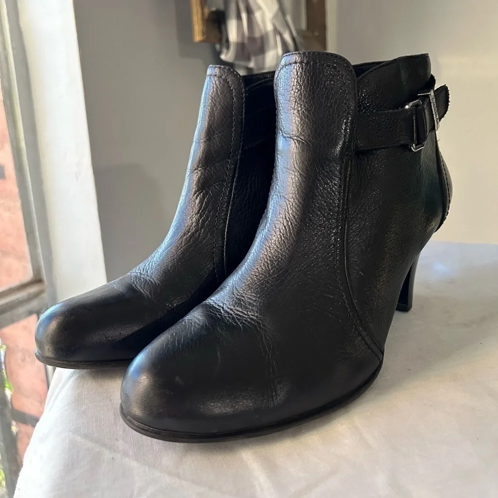 Nurture women’s black Leather ankle boot